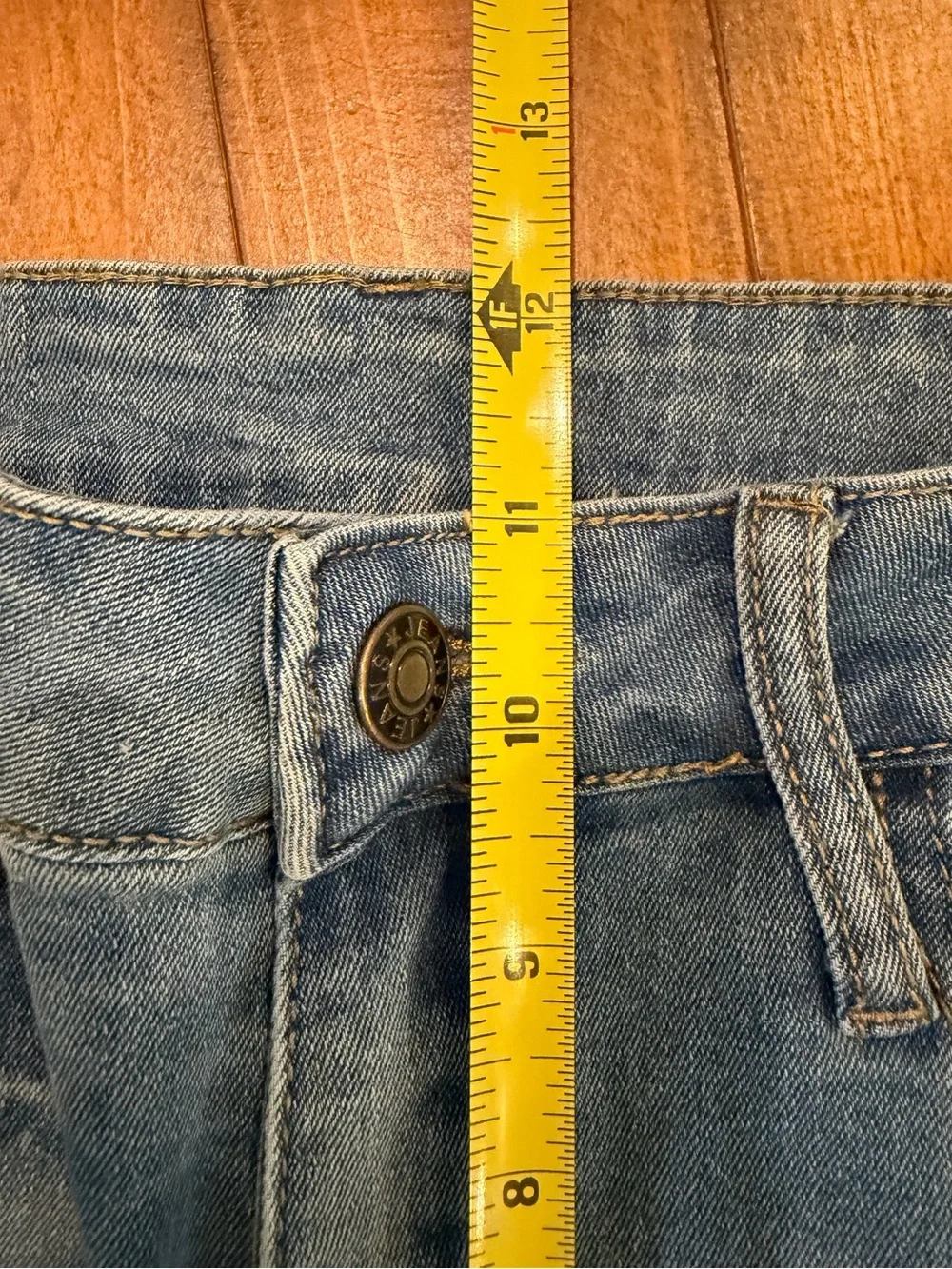 High-Rise Kick Cropped Jeans EUC